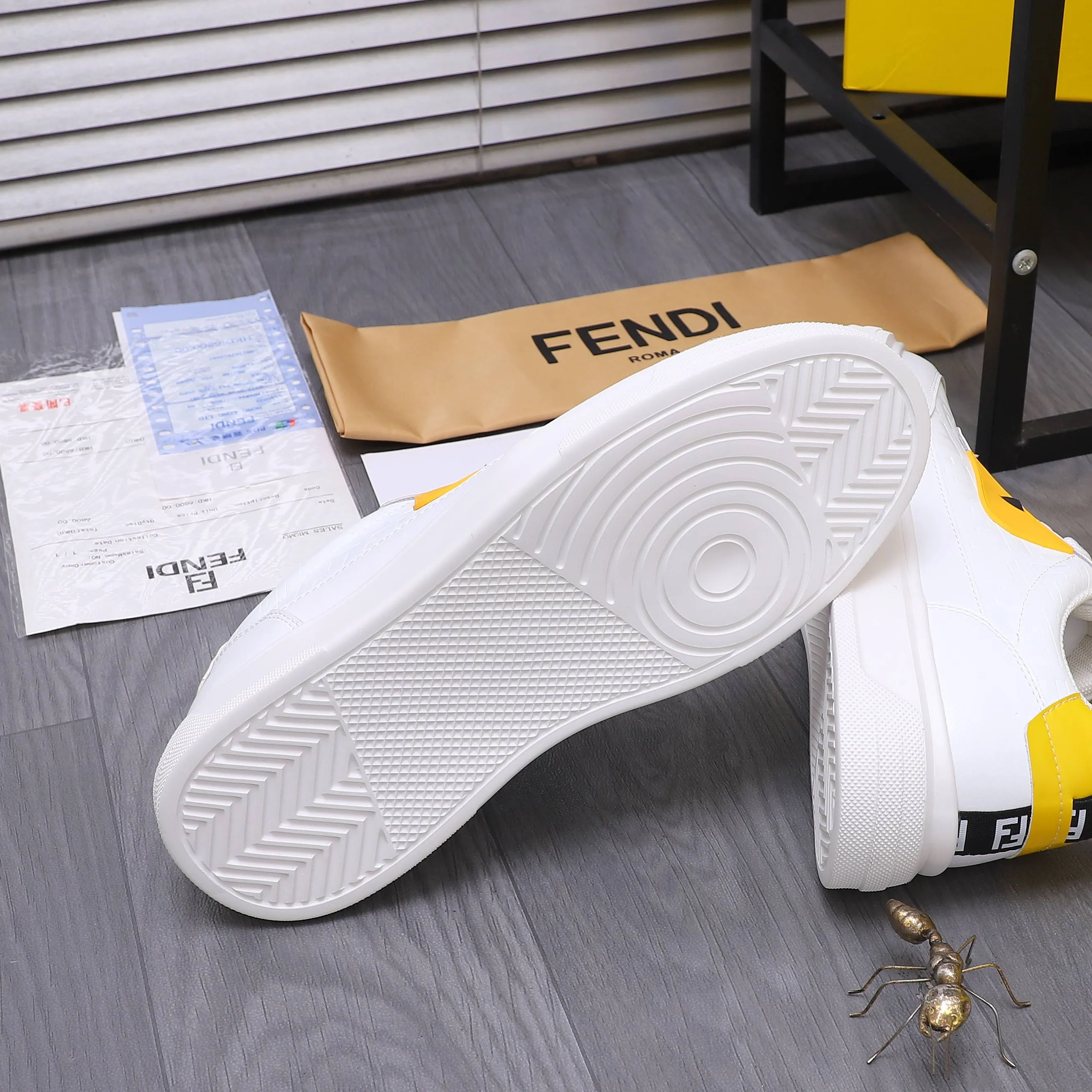 Men's shoes 💰420 Product trademark: FENDI "Fendi" casual shoes Regular size: 38-45 (45 is custom-made and non-returnable) Product materials: Selected cowhide embossed upper, mesh lining, cowhide insole, rubber outsole